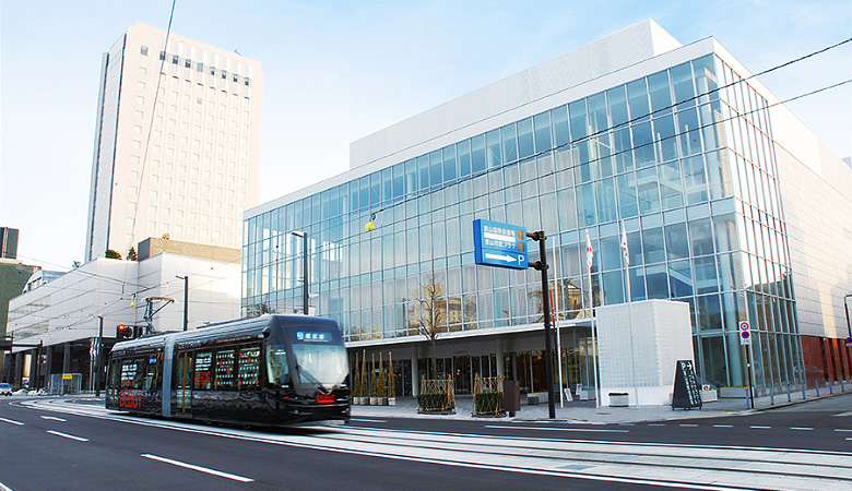 Le tramway de la ville de Toyama est un composant essentiel de sa politique Compact City + Network