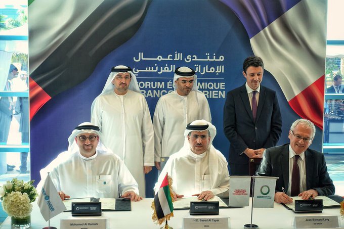Signature d'un accord de partenariat entre EDF, représenté par Jean-Bernard Lévy, Saeed Al Tayer, DG de DEWA et Mohammed Al Ramahi DG de Masdar portant sur la phase 3 du Parc solaire Al Maktoum de Dubai (800 MW)  