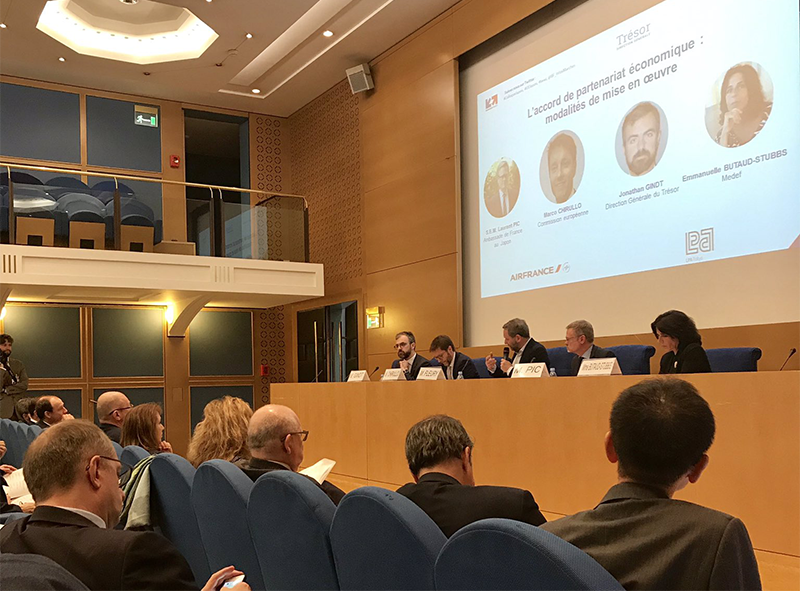 Présentation au Sénat de l'accord de partenariat