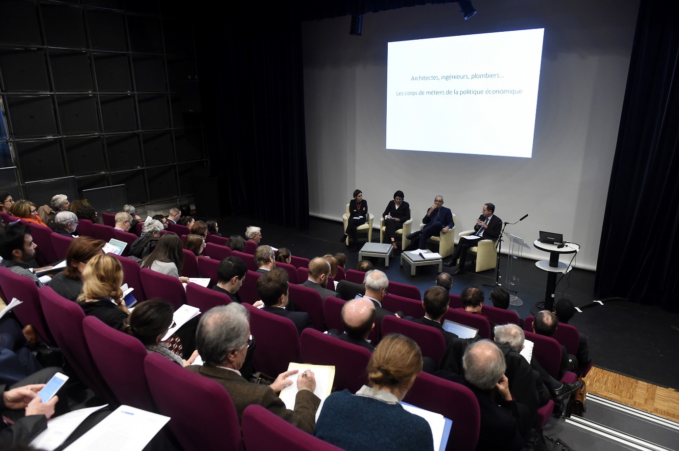 Vue de la salle et participants à la session plénière du matin 