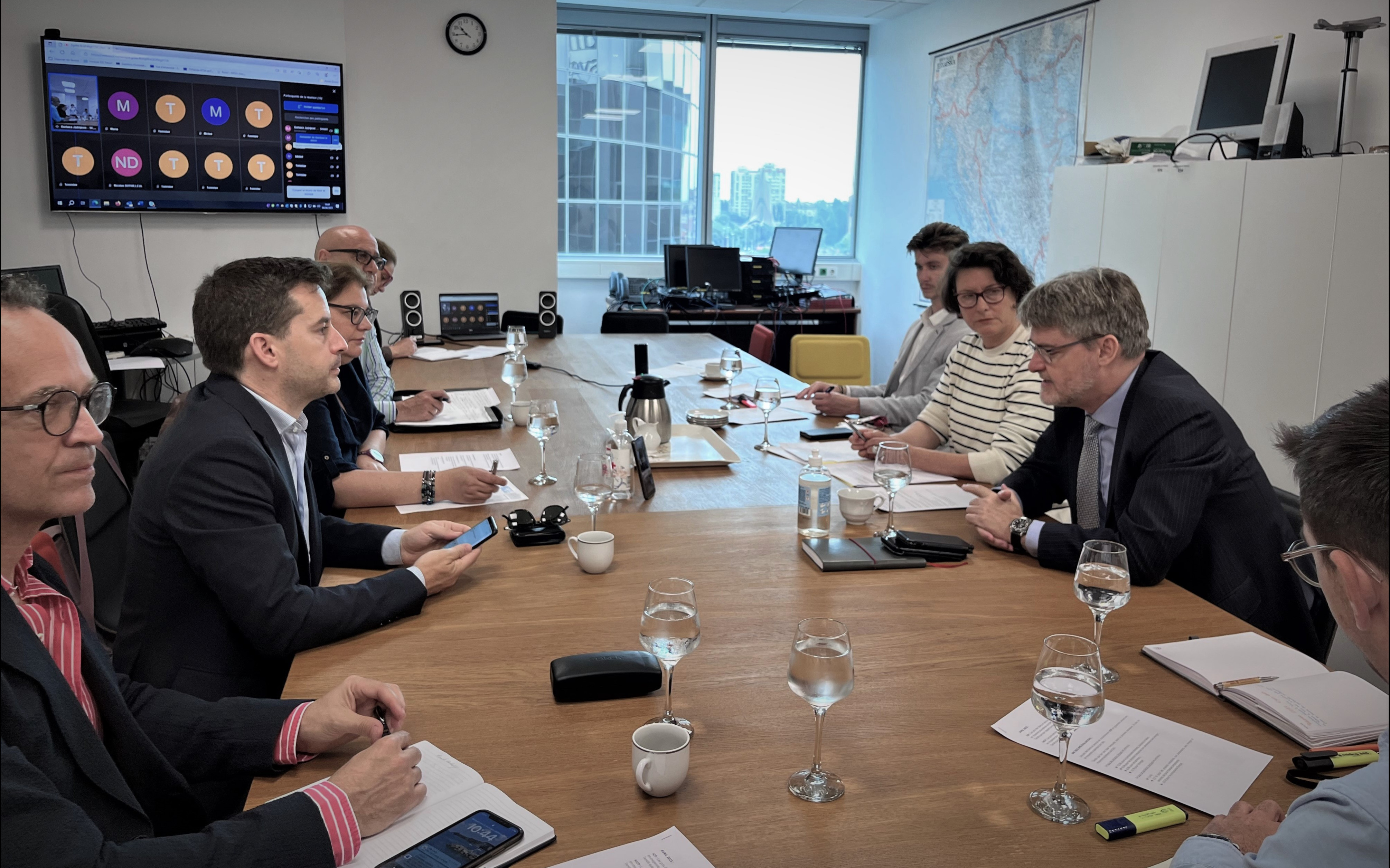 Le 6 juin 2023, le service économique a organisé une réunion de la section des CCEF en Croatie, en présence de l'Ambassadeur de France, Gaël Veyssiere.