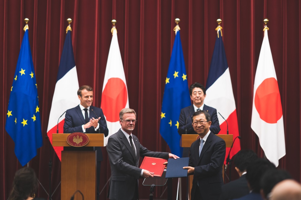 Echange de l'accord franco-japonais pour l'innovation dans la transition énergétique