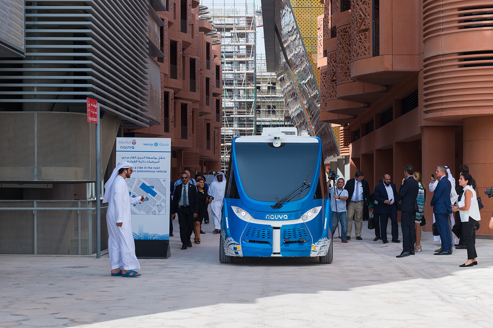 Jean-Yves Le Drian a ensuite effectué une visite de Masdar City à bord de la navette électrique autonome conçue par la PME française NAVYA