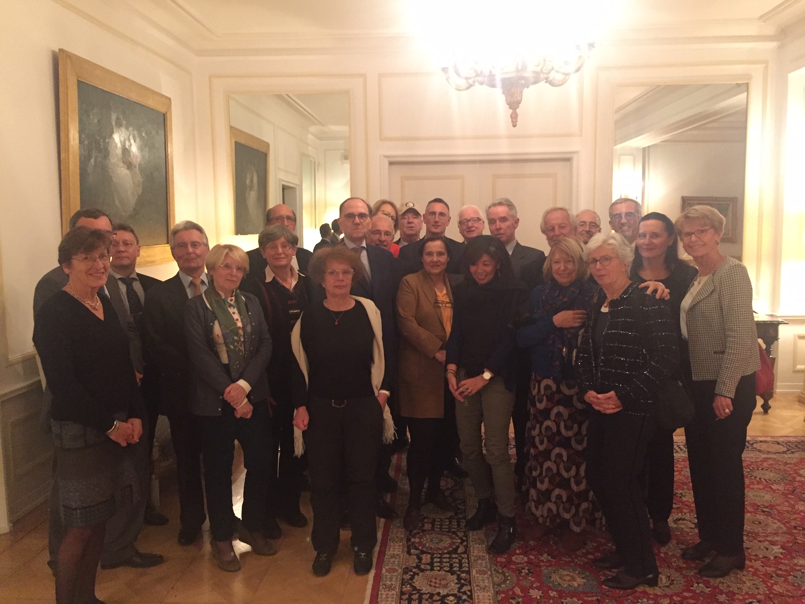 M. Pierre-Mathieu Duhamel, Ambassadeur de France en Norvège, M.Bruno Zanghellini, Conseiller économique et M. Laurent Binois, Attaché de Défense avec la délégation HEC Alumni