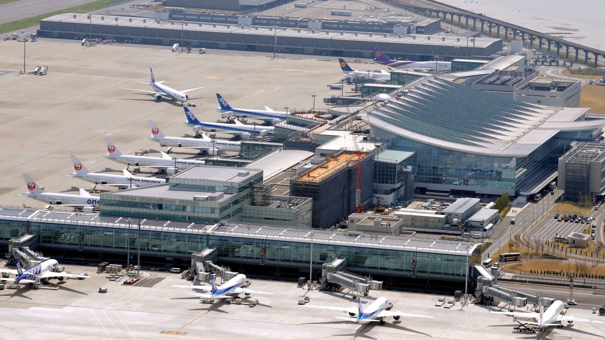 Nikkei asian review haneda jal ana