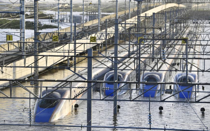 Japan Times flooded shinkansen