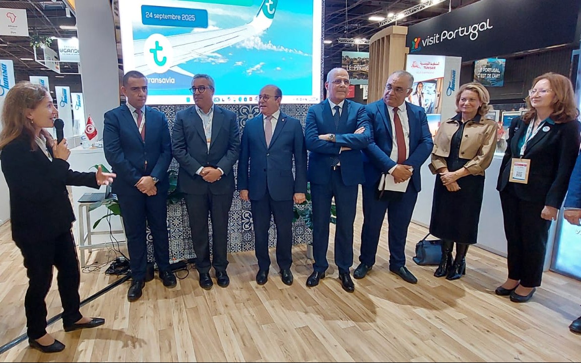 Cérémonie de signature d’un accord de partenariat entre Transavia et l ...