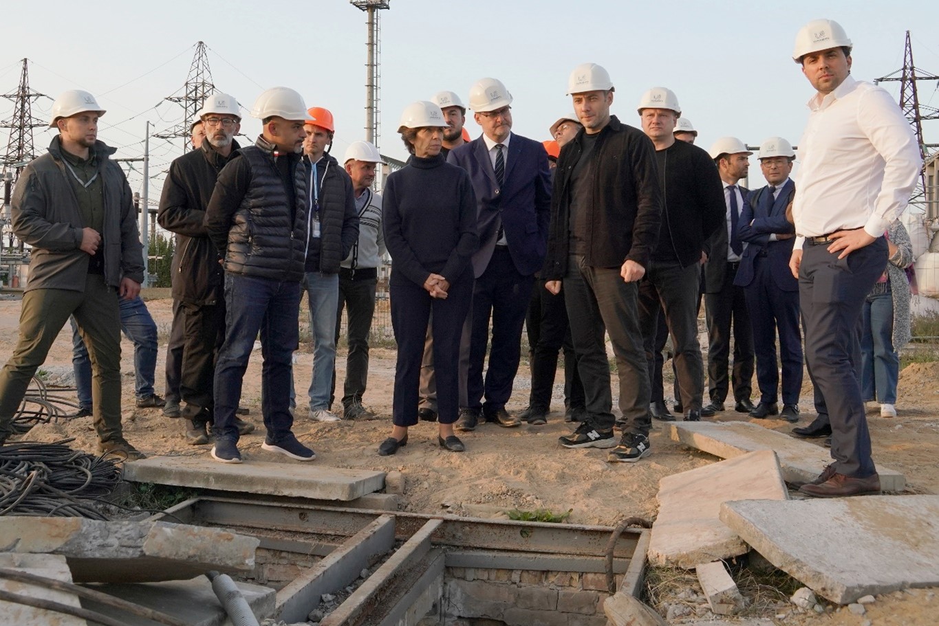 Visite d’une sous station électrique en Ukraine par Catherine Colonna, Ministre de l'Europe et des Affaires étrangères, en présence d’Oleksandr Kubrakov, Vice Premier ministre de l’Ukraine et Ministre des infrastructures 