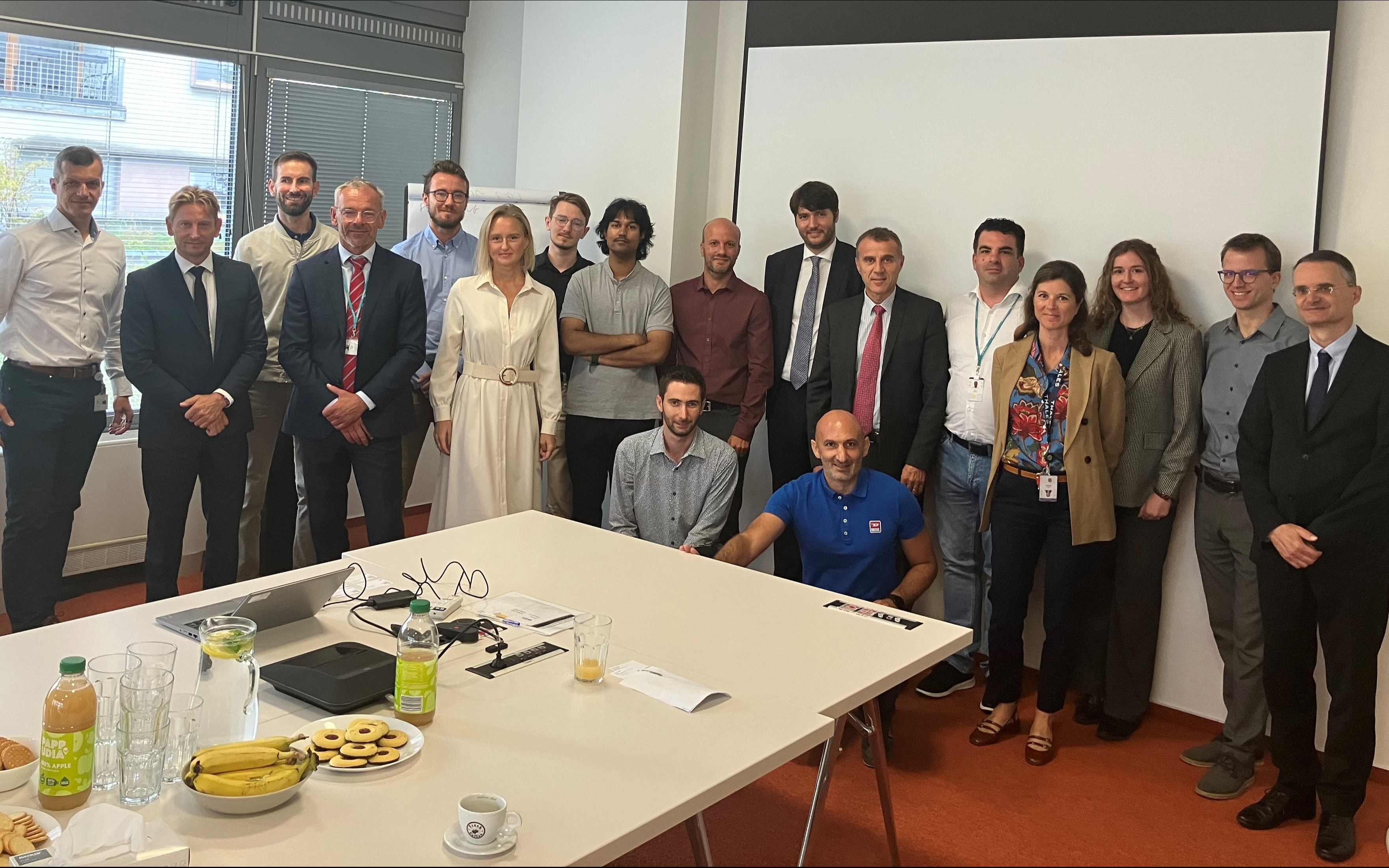 Visite des locaux de Thalès à Prague par l'Ambassadeur de France en Tchéquie