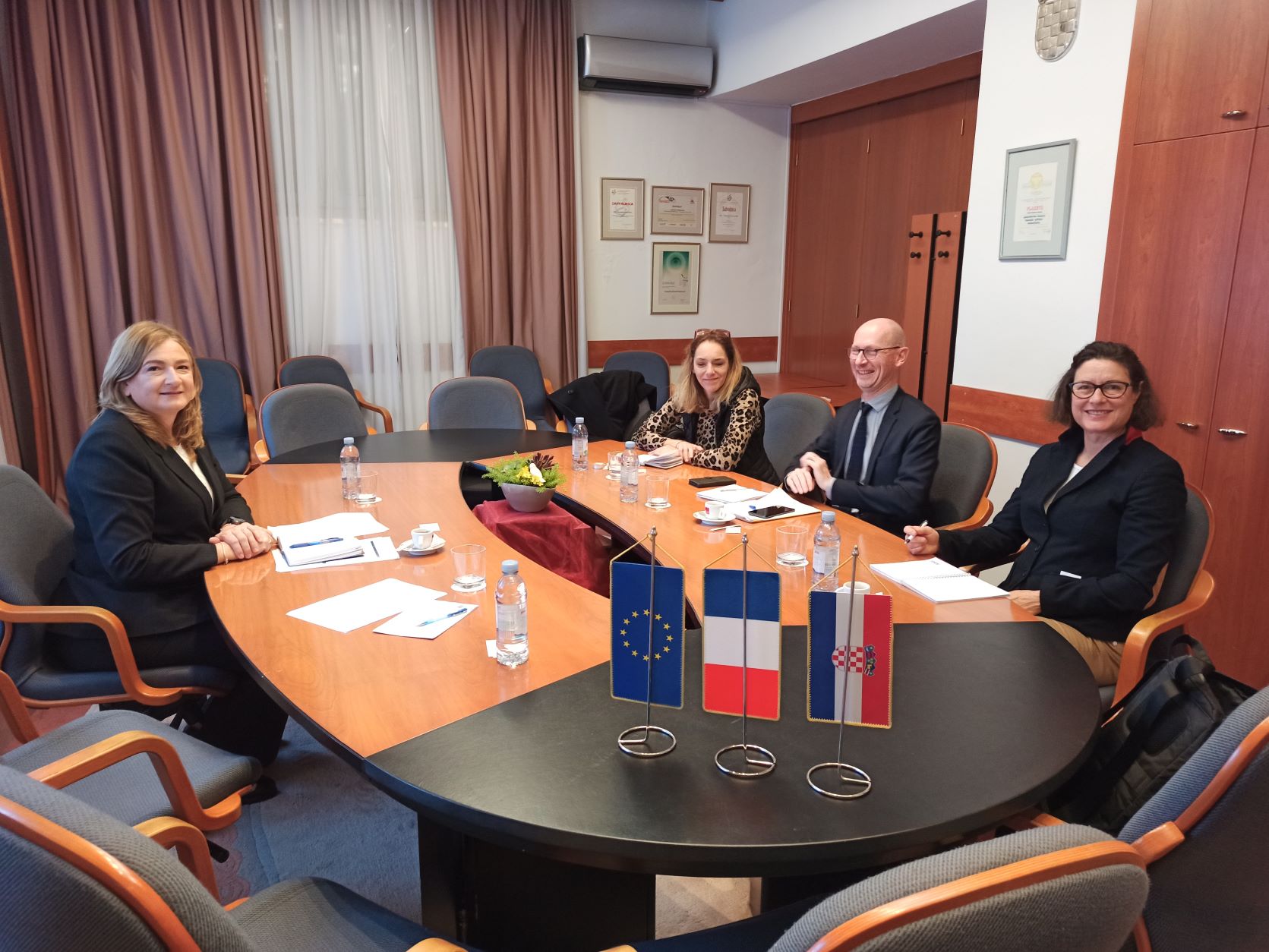 Mme Vesna Friedl de la HGK Split, Barbara Jadrijevic Petrovic, Jean Pascal Fayolle et Florence Bouyala Imbert du Service économique de Zagreb