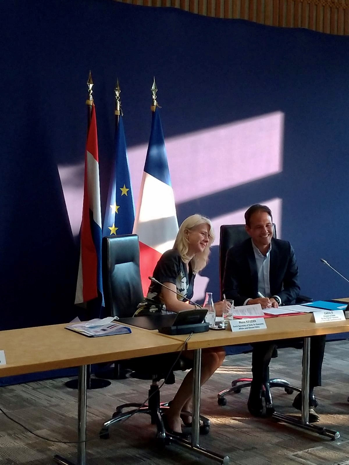 Signature du MoU par les deux secrétaires d'Etat