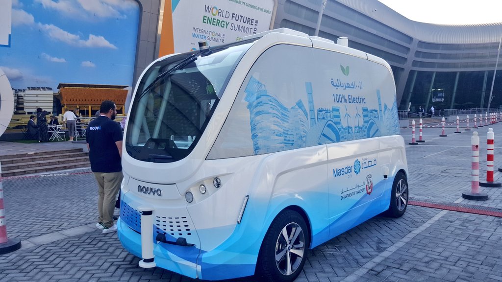 Présentation par Navya du véhicule électrique autonome qui entrera prochainement en service à Masdar City