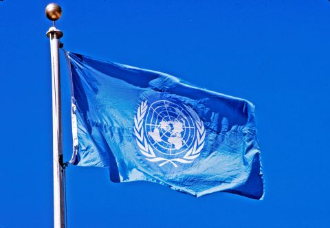 Le drapeau de l'Organisation des Nations unies a été adopté par l'assemblée générale des Nations unies le 20 octobre 1947