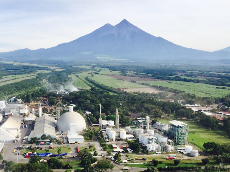 Dôme de stockage l'entreprise française PIRS au sein de l'exploitation sucrière du groupe guatémaltèque Pantaleon
