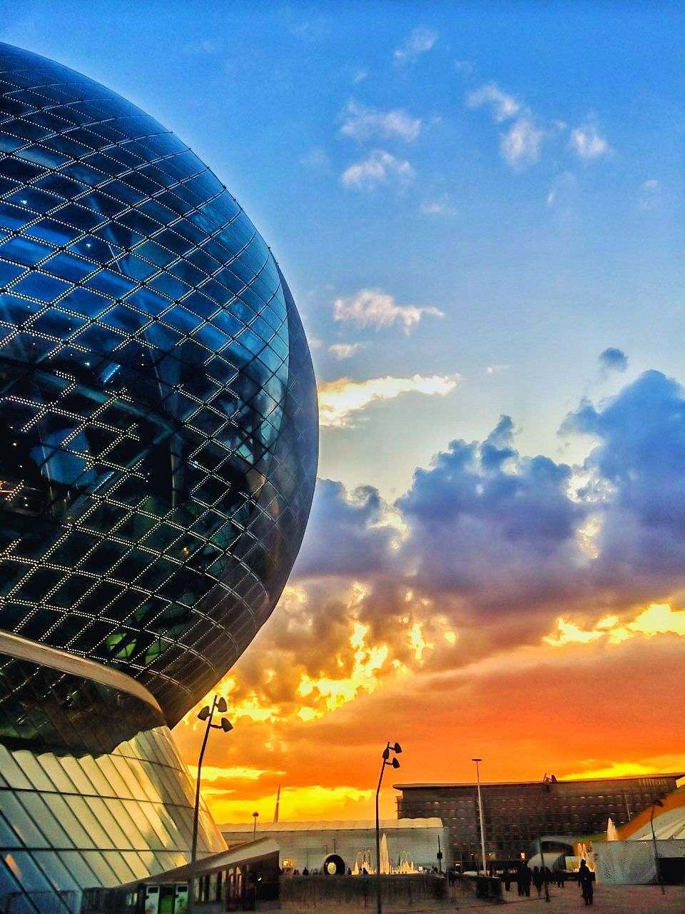 Nur Alem, sphère de verre construite pour l'Expo 2017 d'Astana / photo de Max Saginbayev